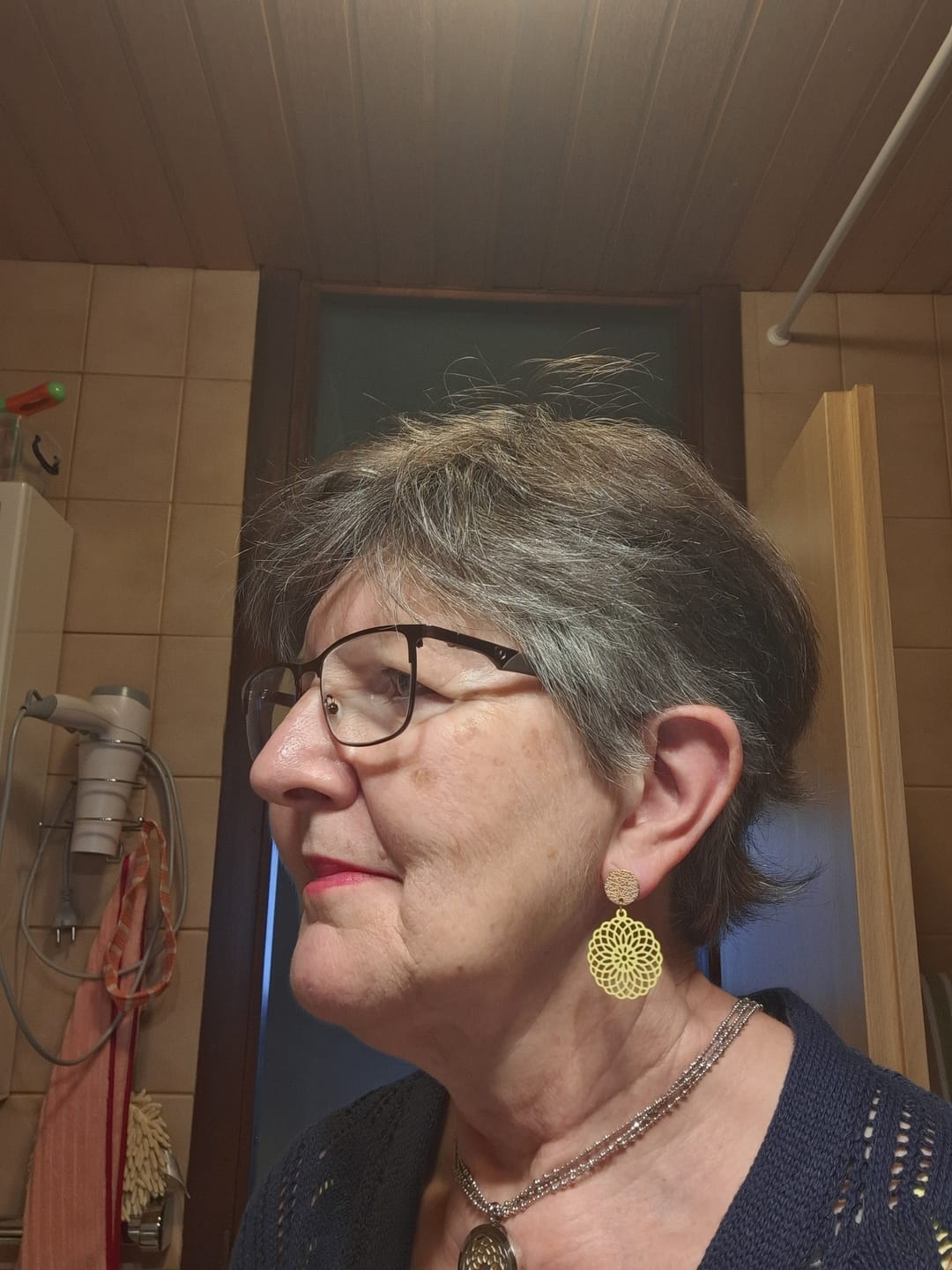 Customer photo review of Ohrring Daisy gelb