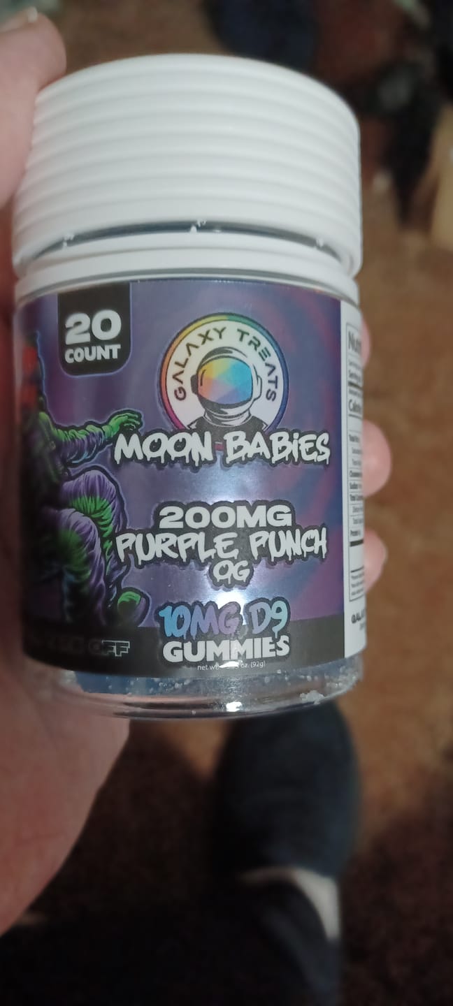 Customer photo review of Purple Punch OG D9 Gummies