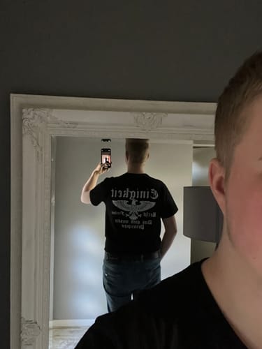 Customer photo review of Einigkeit, Recht & Freiheit - T-Shirt Rückendruck