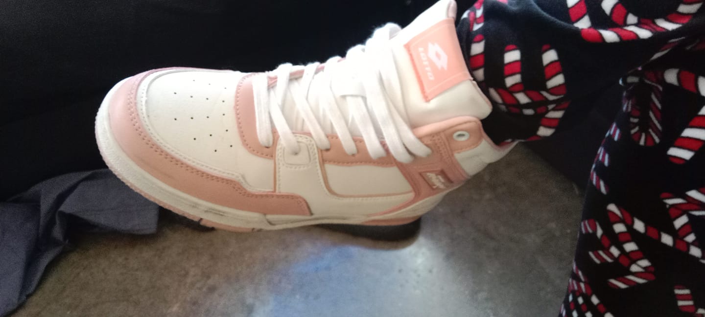 Customer photo review of Tenis Bota Leyla W Women