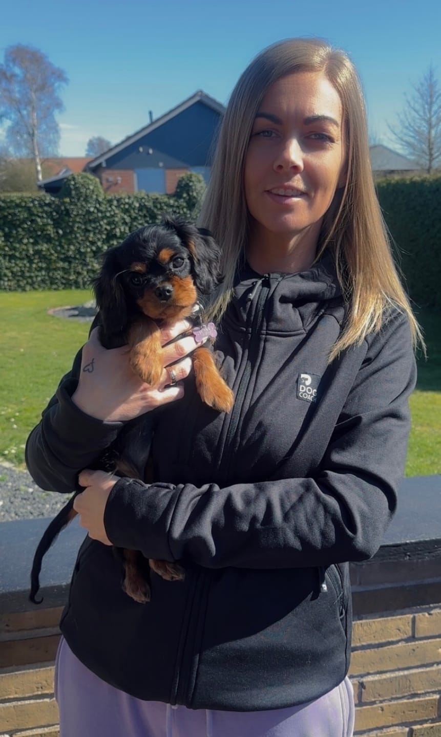 Customer photo review of Hundelufter Hoodie 2.0 | Unisex | Sort | Luna