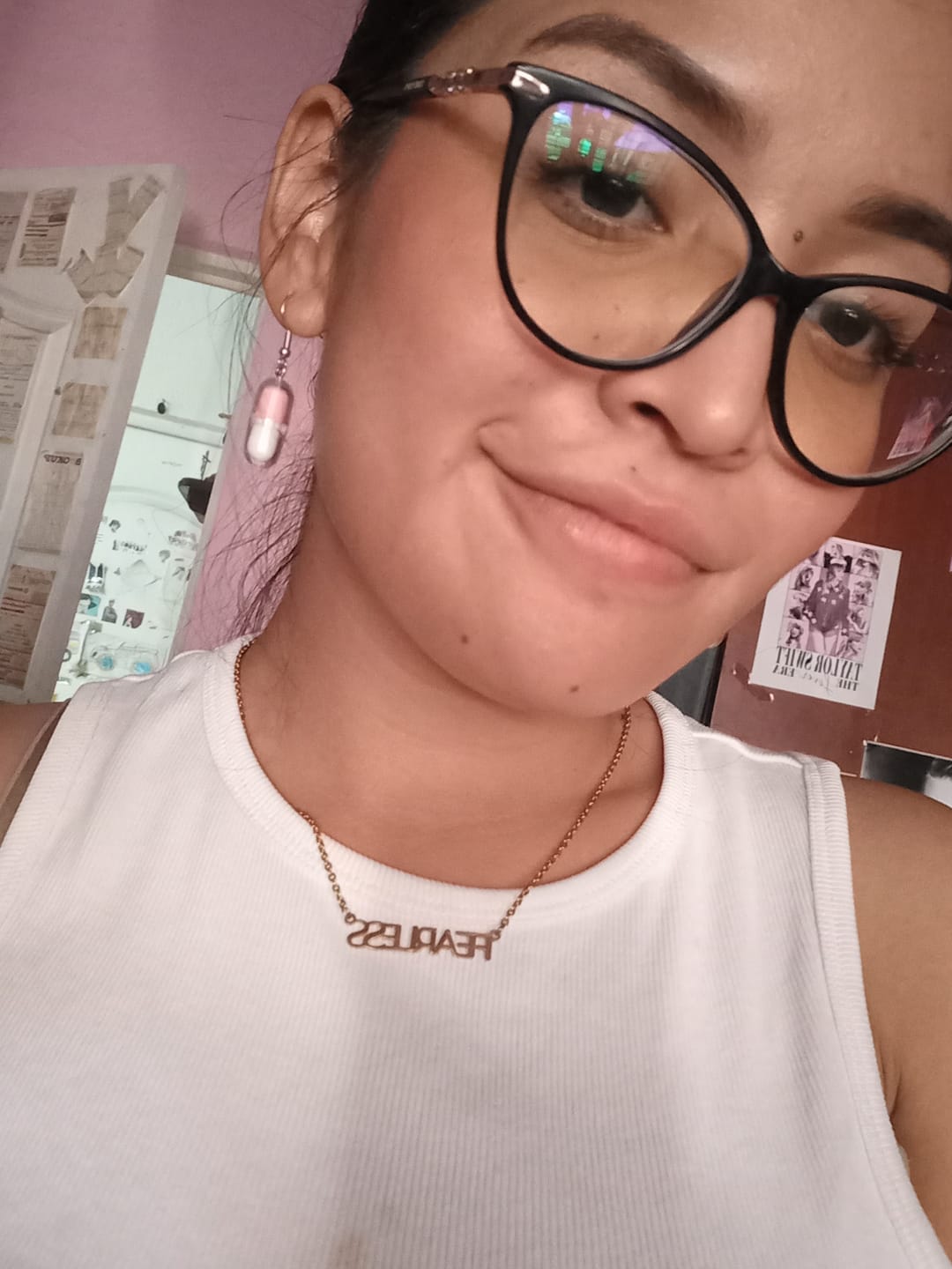 Customer photo review of Collar Taylor Swift eras acero inoxidable dorado