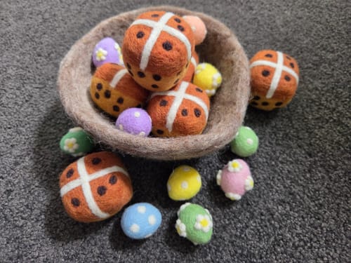 Customer photo review of Set of 6 Polka Dot Felt Eggs