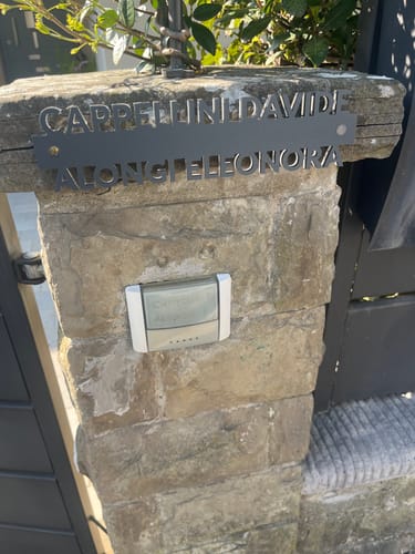 Customer photo review of Targhetta due testi sagomati modello Line 03 Acrilico