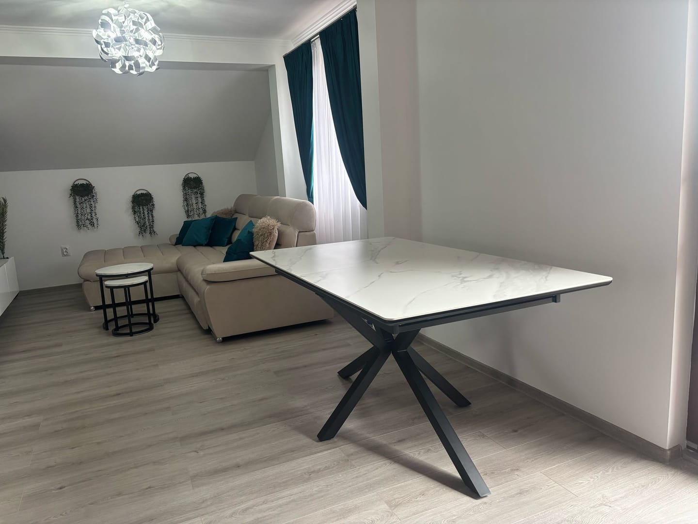 Customer photo review of Masa extensibila LOGAN, alb/negru, 160/200x90x76 cm