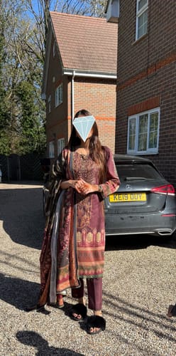 Customer photo review of Original Asim Jofa Exclusive Viscose Collection With Viscose Shawl 3pcs 2024- (AJ-04)