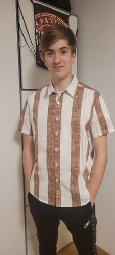 Customer photo review of Chemise à manches courtes décontractée à rayures verticales marron vintage pour hommes