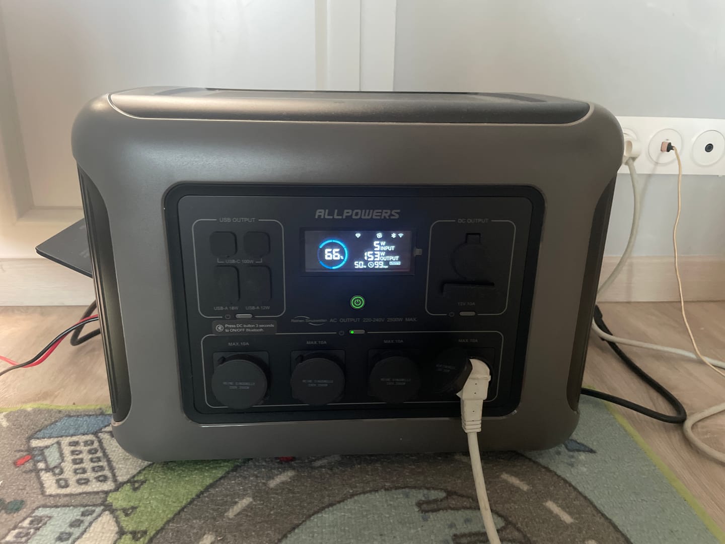 Customer photo review of ALLPOWERS Générateur Solaire 2500W (R2500 + SP037 400W Panneau Solaire)