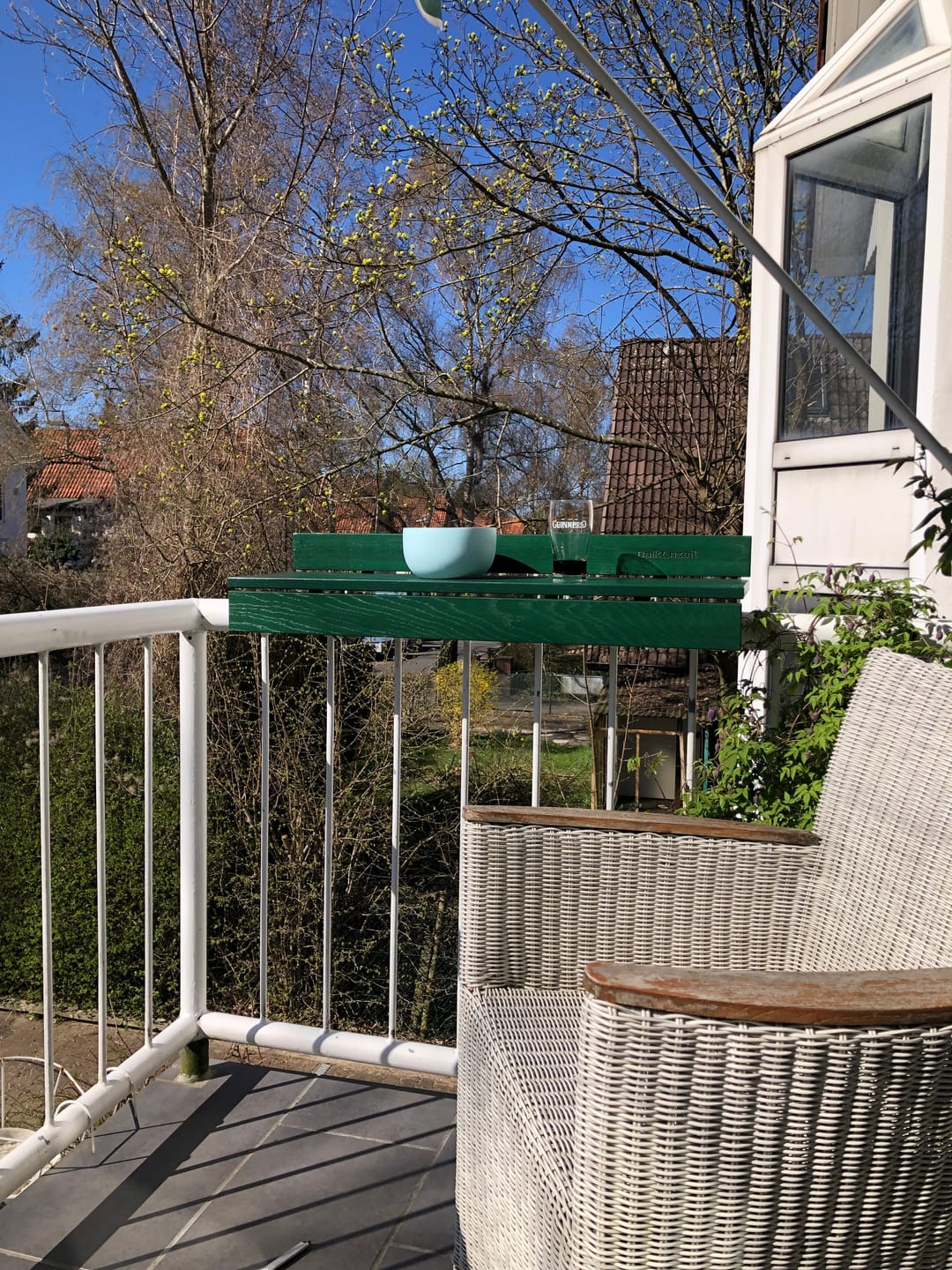 Customer photo review of Massivholz Balkongeländer-Tisch