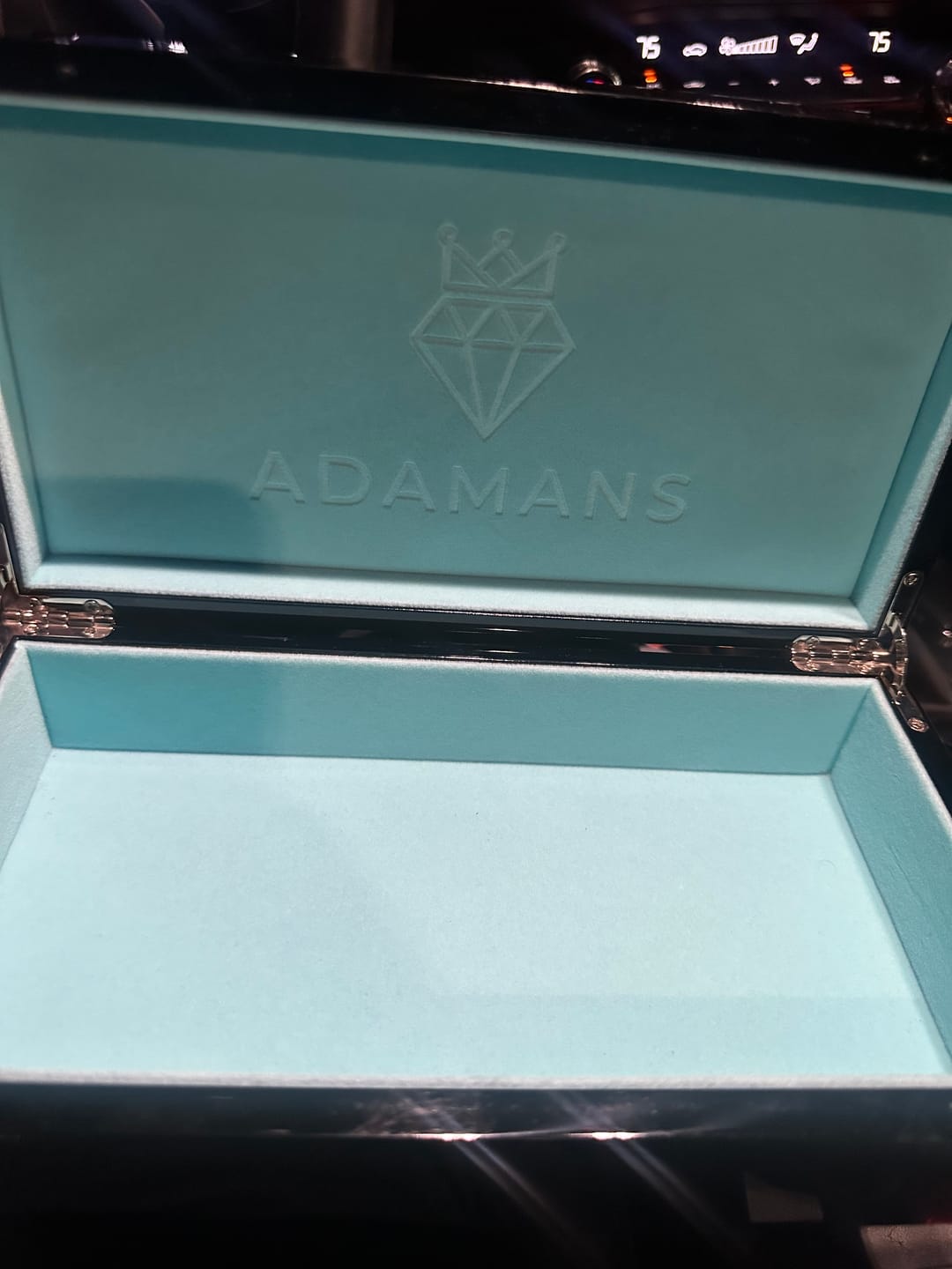 Customer photo review of Premium Adamans Box