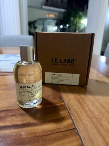 Reseña con foto de un cliente sobre Perfume Unisex LE LABO SANTAL 33 100ml EDP