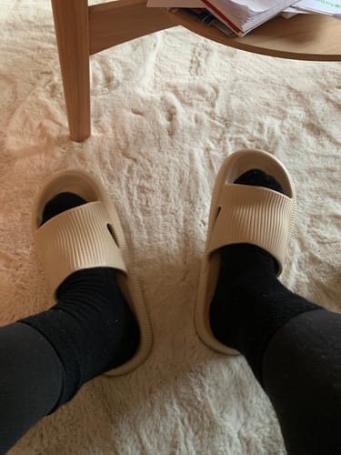 Customer photo review of HappyFlops