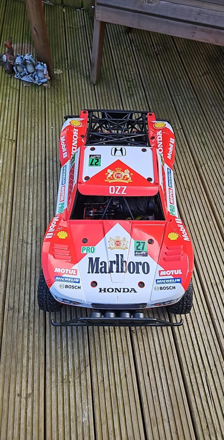 Customer photo review of 30DEGREE NORTH 5T / LOSI 5T 2.0 - "RACE CAR RED/WHITE" BODY WRAP