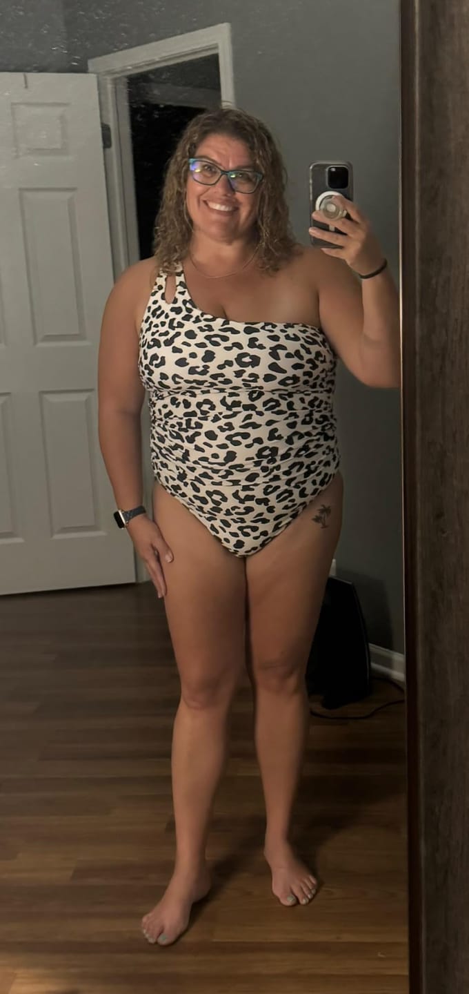 Customer photo review of Emoswimsuit - One Shoulder One Piece Swimsuit for Women Tummy Control Bathing Suits