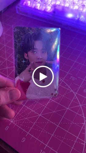 Customer video review of PREMIUM HOLOGRAPHIC PHOTOCARD SLEEVES - STAR VERSION