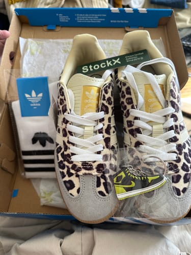 Customer photo review of Adidas Samba Leopard