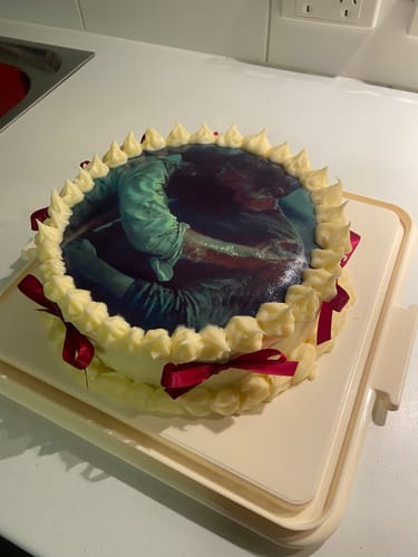 Customer photo review of 20 cm Pre-cut Circle Custom Edible Icing Image