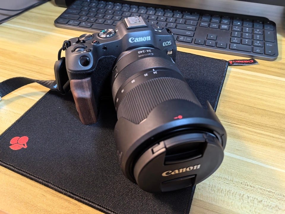 Customer photo review of Canon R8 Grip Wood EOS R8 Handgrip