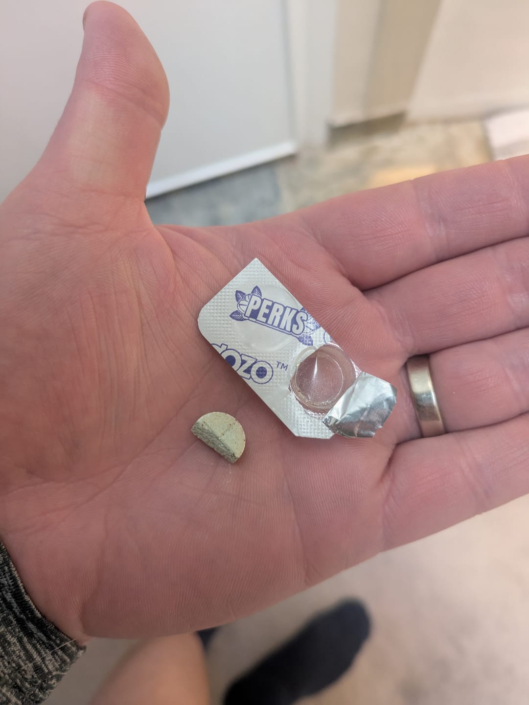 Customer photo review of 4ct 50mg Dozo PERKS 7-HYDROXYMITRAGYNINE | CHILL BERRY (MELLOW BLEND)