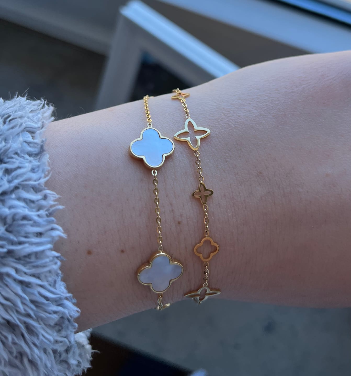 Customer photo review of Clover Perlmutt Armband | 18K vergoldet