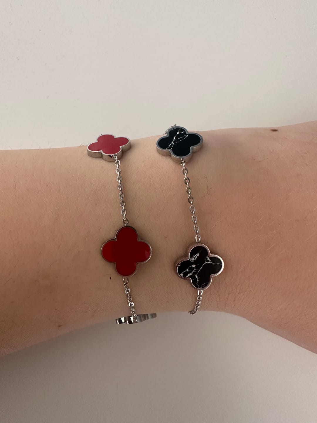 Customer photo review of Red Clover Armband | 18K vergoldet