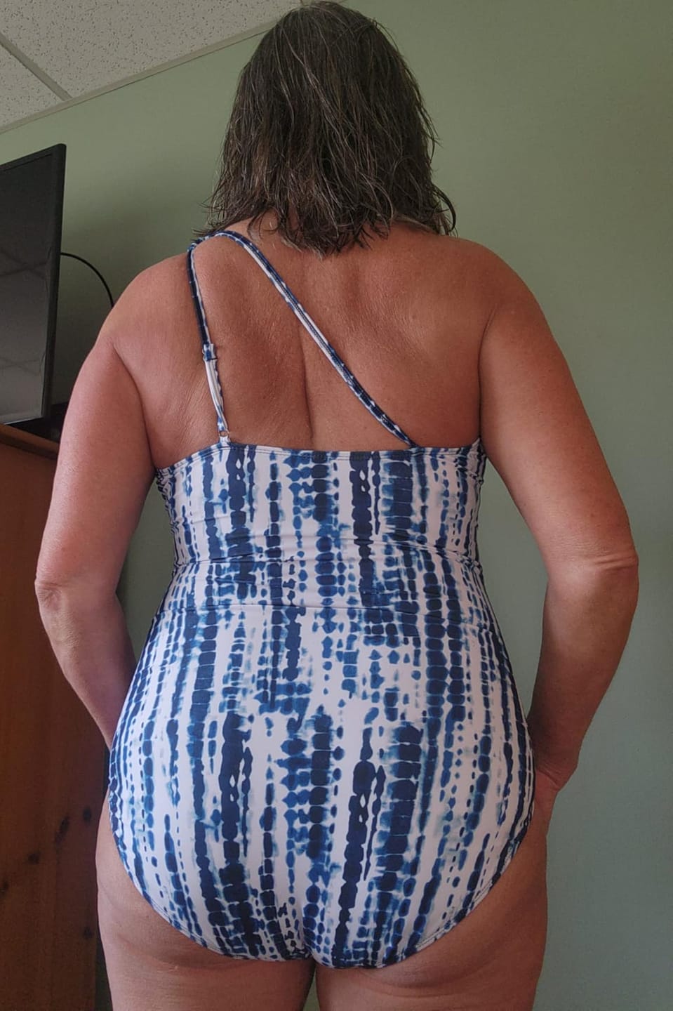 Customer photo review of Emoswimsuit - One Shoulder One Piece Swimsuit for Women Tummy Control Bathing Suits