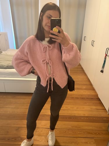Customer photo review of Helena Schleifen Strickjacke - Rosa