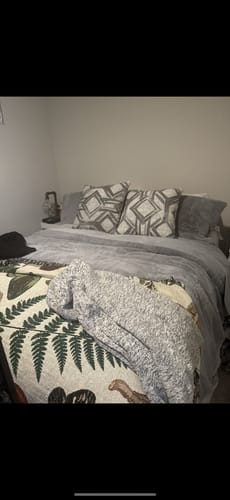 Customer photo review of The CYRA Ultra-Soft Velvet Bedding Set