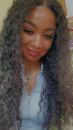 Customer photo review of CurlyMe Pre-bleached Wear Go Glueless Wig 7x5 Pre-cut HD Lace Water Wave Human Hair