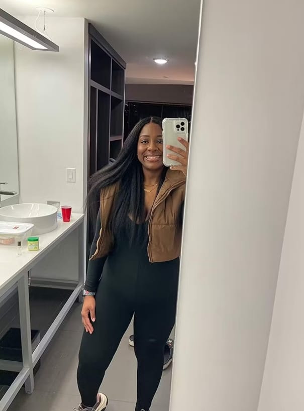 Customer photo review of MORE FACE Pre-bleached Kinky Straight Wear Go Glueless Wig 7x5 Pre-cut HD Lace Pre-plucked