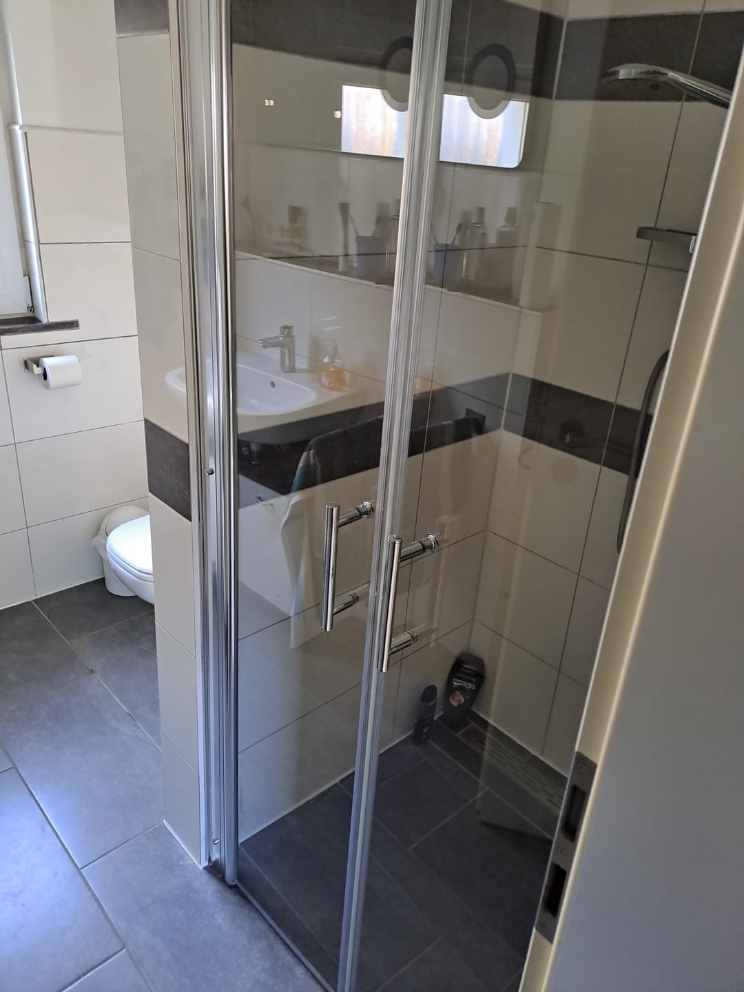 Customer photo review of SONNI Dusche Nischentür Doppel Pendeltür Schwingtür Rahmenlos ESG Glas 80-120cm Höhe 195cm