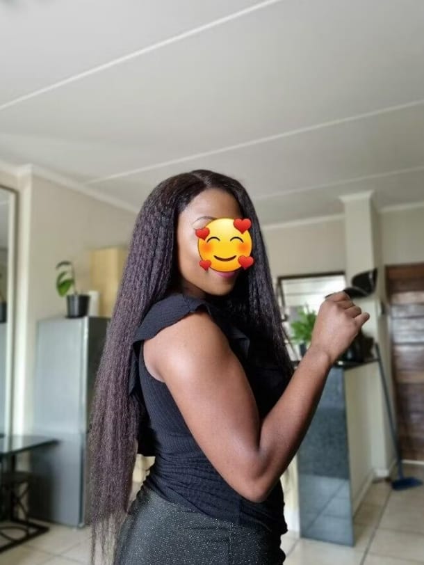 Customer photo review of MORE FACE Pre-bleached Kinky Straight Wear Go Glueless Wig 7x5 Pre-cut HD Lace Pre-plucked