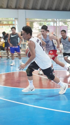 Customer photo review of Nike Women's Sabrina 2 EP Basketball Shoes