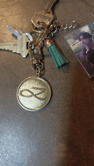 Customer photo review of BTS Jungkook Golden Keychain