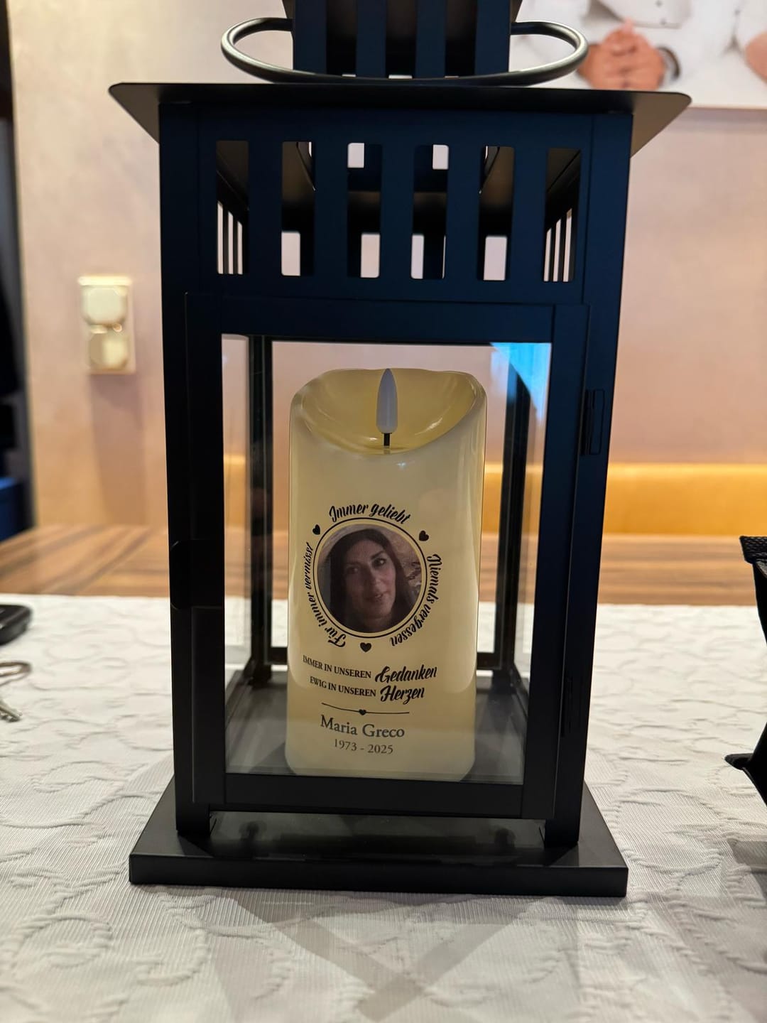 Customer photo review of Immer geliebt - LED Trauerkerze mit Foto und Datum in Erinnerung an Verstorbene