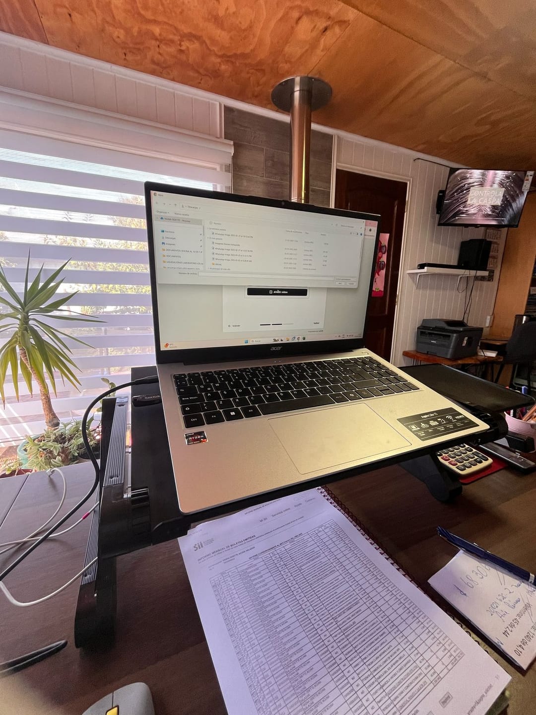 Customer photo review of Soporte Mesa Multifuncional Notebook
