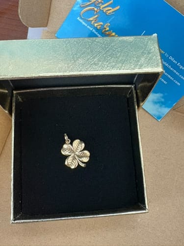 Customer photo review of 9ct 375 Vintage Four Leaf Clover Charm