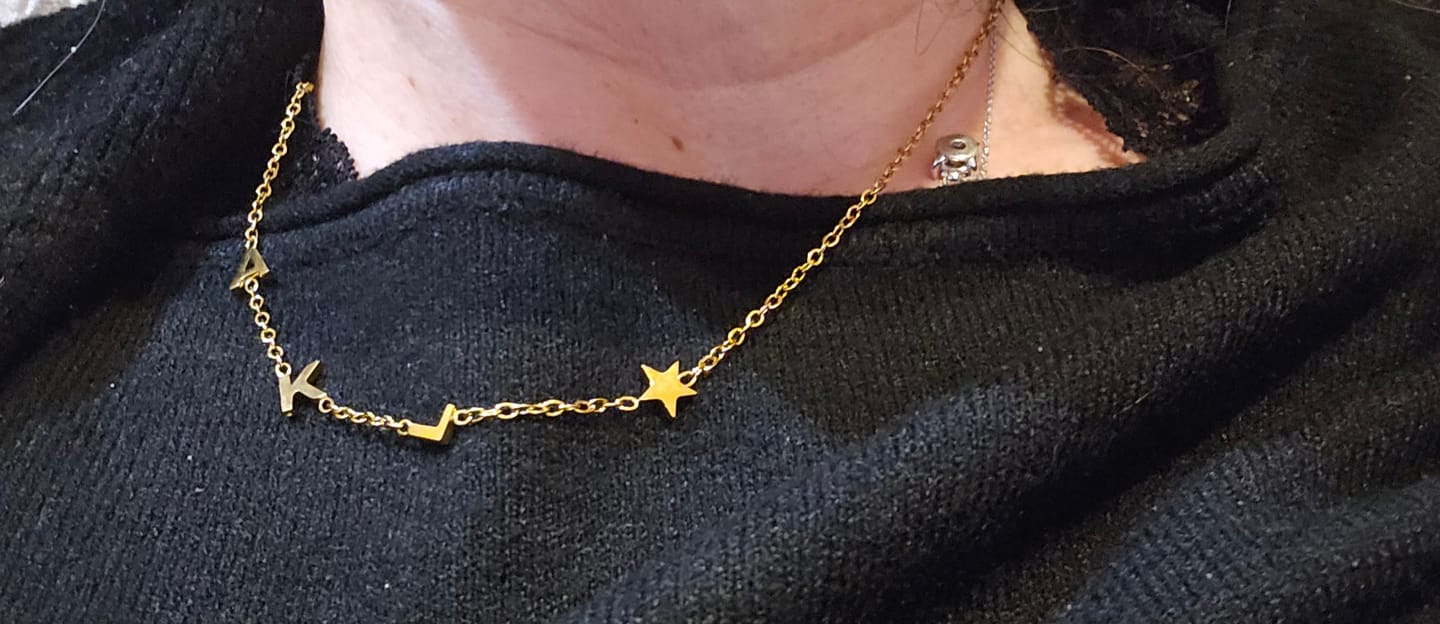 Customer photo review of Collana Personalizzata con Iniziali Laterali
