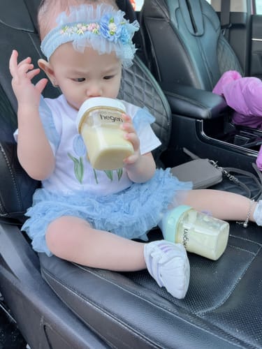 Customer photo review of Hegen PCTO™ 150ml/5oz Feeding Bottle PPSU BLUE 2-Pack with 2 x Slow Flow Nipple (1 to 3 months)