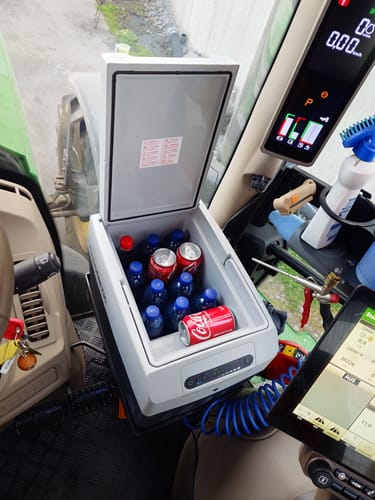 Customer photo review of GADGETME Halterung für DOMETIC TropiCool TC 21FL Kühlbox - John Deere 6R