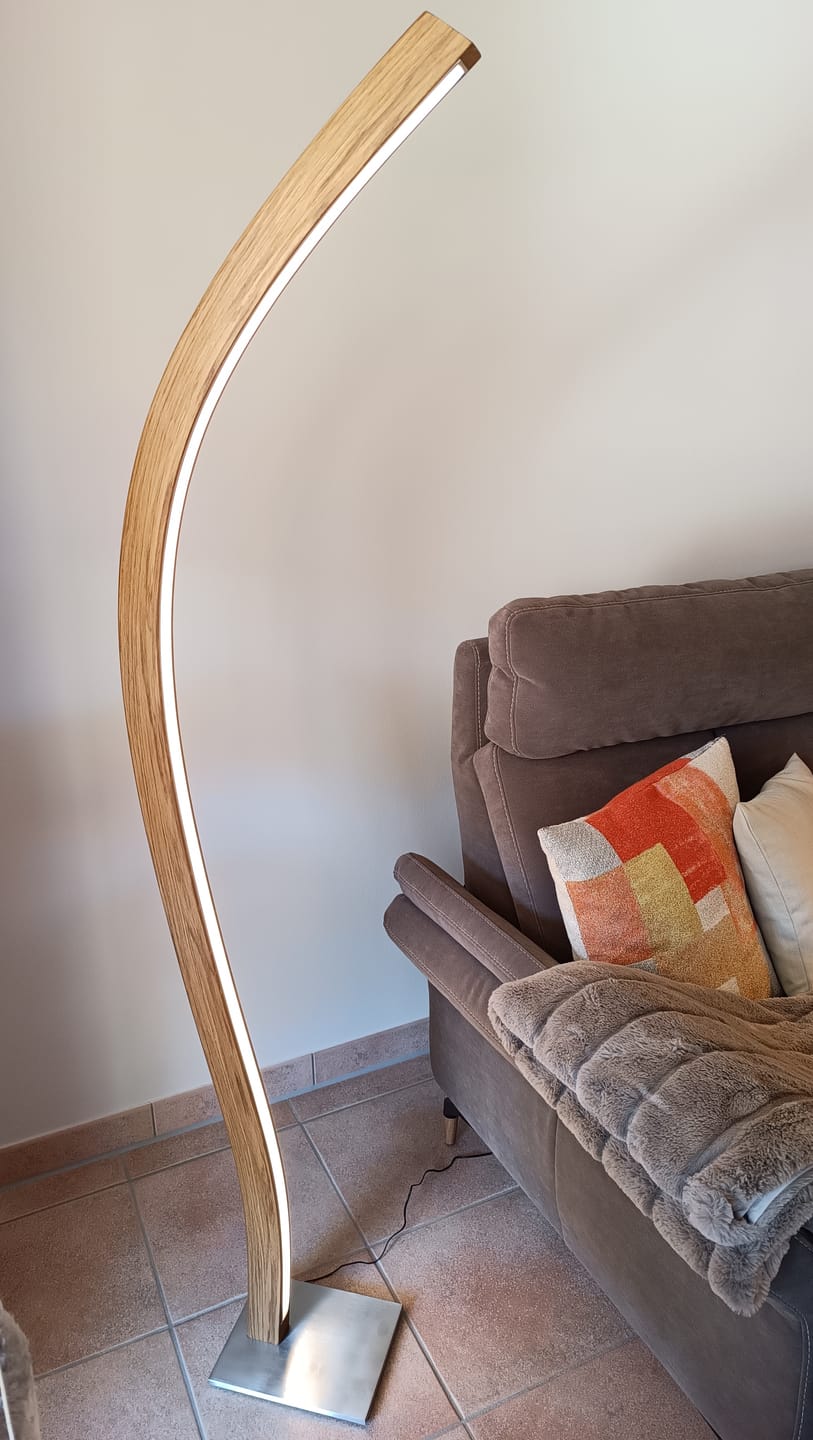 Customer photo review of Designer Stehlampe aus Eichenholz, LED-Leuchte doppelt geschwungen - Fulgor