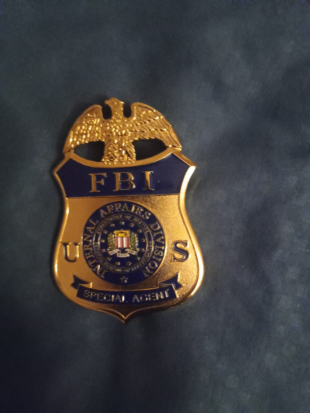 Customer photo review of US FBI Special Agent Badge Solid Copper Replica Movie Props