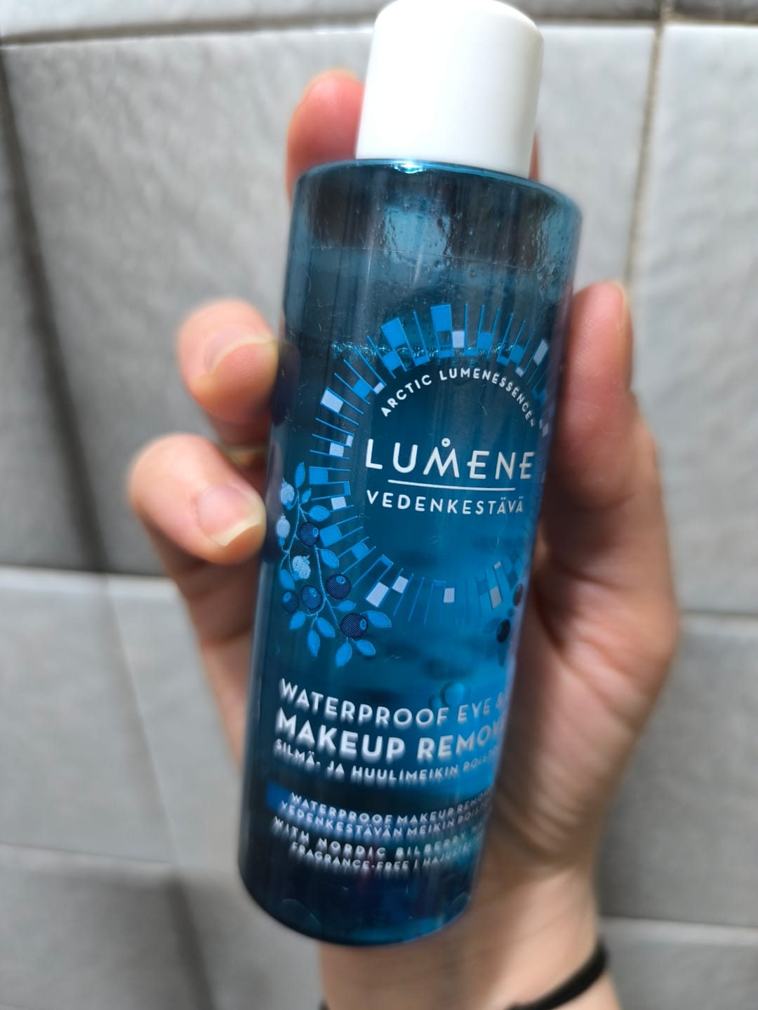 Customer photo review of Двуфазен дегримьор за водоустойчив грим Lumene Cleansing Waterproof Eye & Lip Makeup Remover