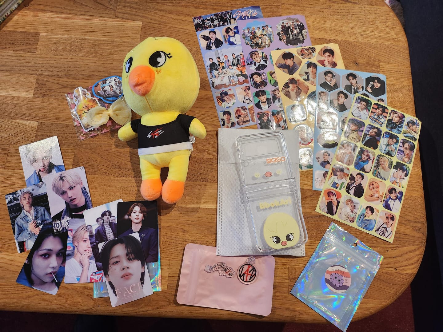 Customer photo review of STRAY KIDS Skzoo Galaxy Z-flip 3 / 4 / 5 phone case