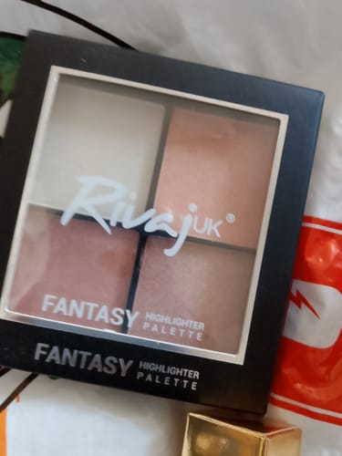 Customer photo review of Fantasy Highlighter Palette