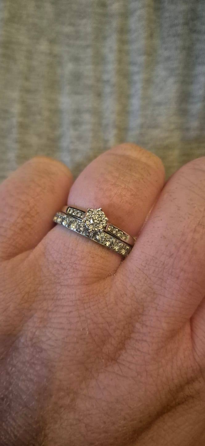 Customer photo review of White Gold 3mm Full Glitz Ring