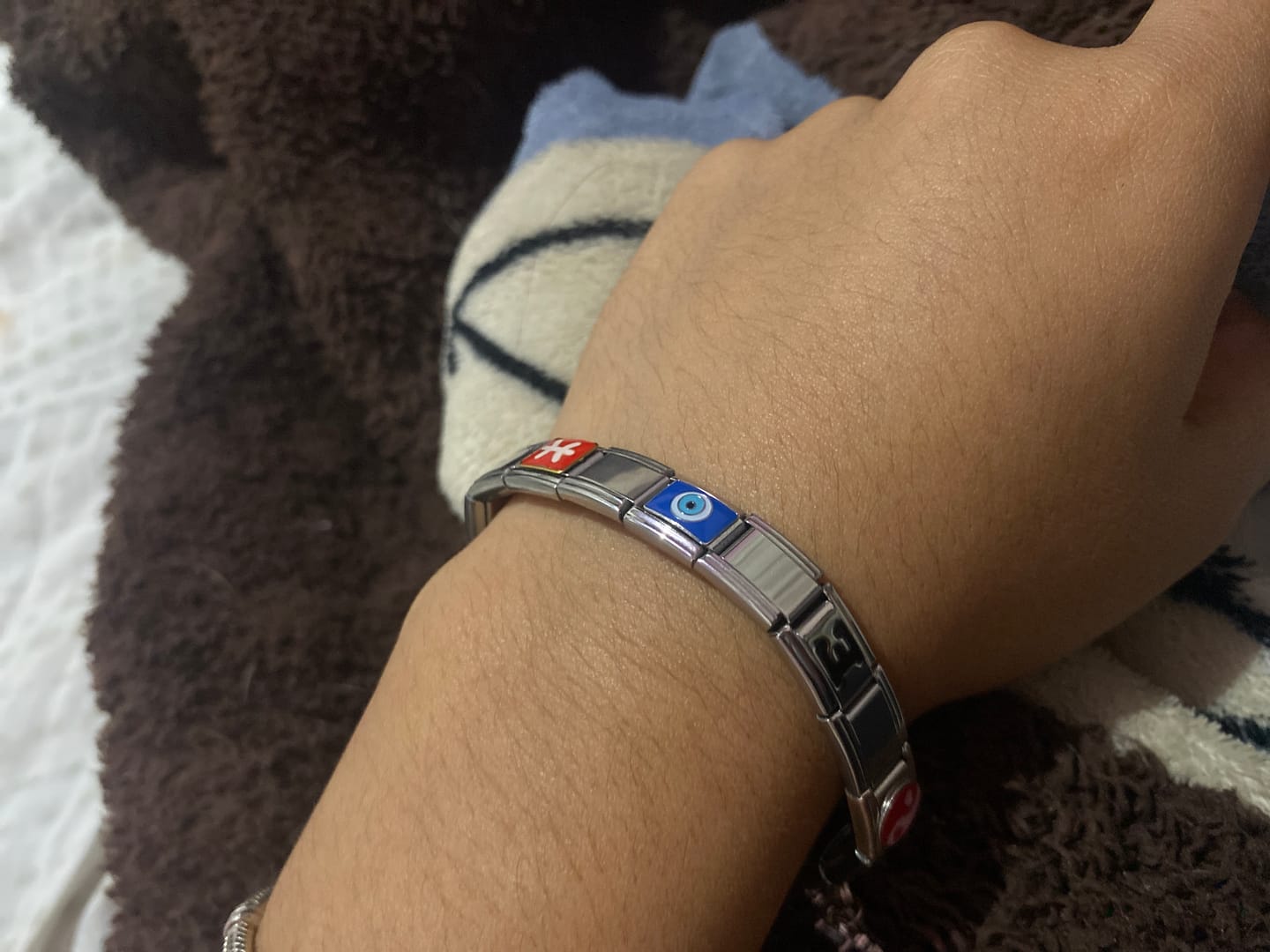 Customer photo review of Charm Inicial Negra