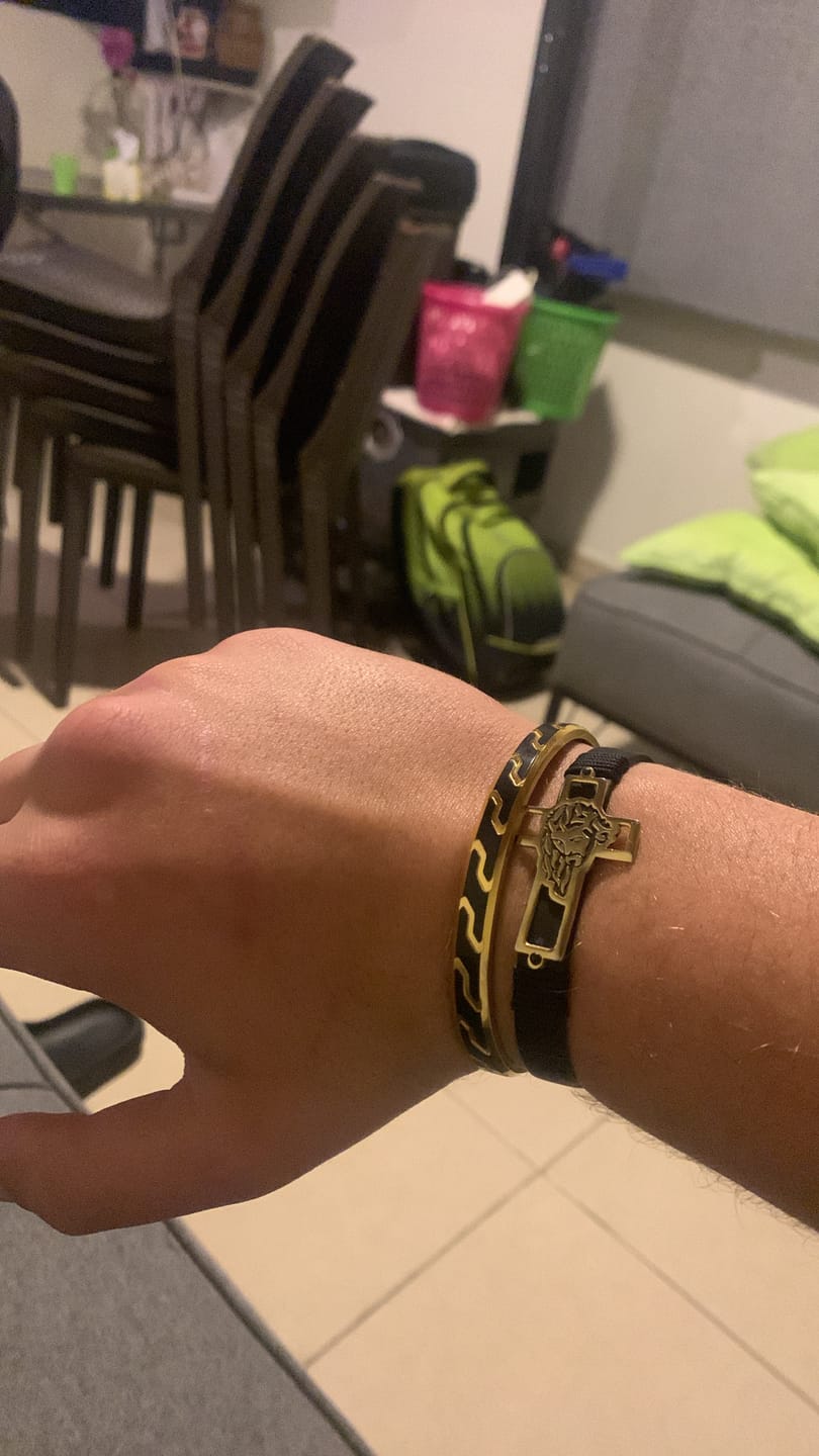 Customer photo review of JULIVNO CUFF - BLACK/GOLD