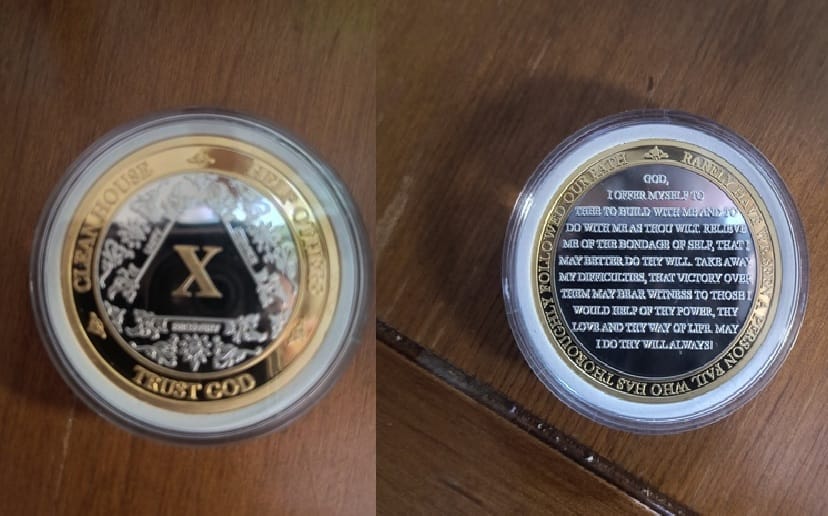 Customer photo review of 40mm AA Medallion Velvet Box - Specialty Chip/Coin/Token Holder