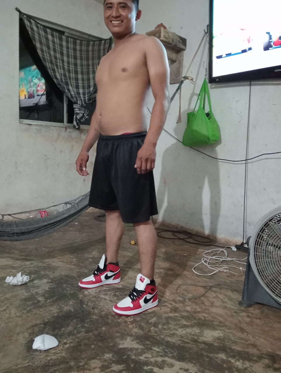 Customer photo review of Tenis Retro 1 Chicago Red